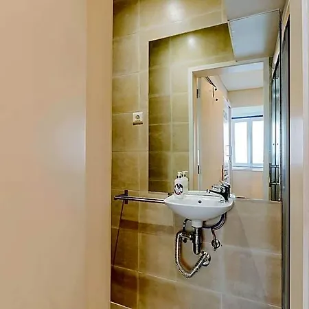 Rent4rest Downtown Tiny Apartman *